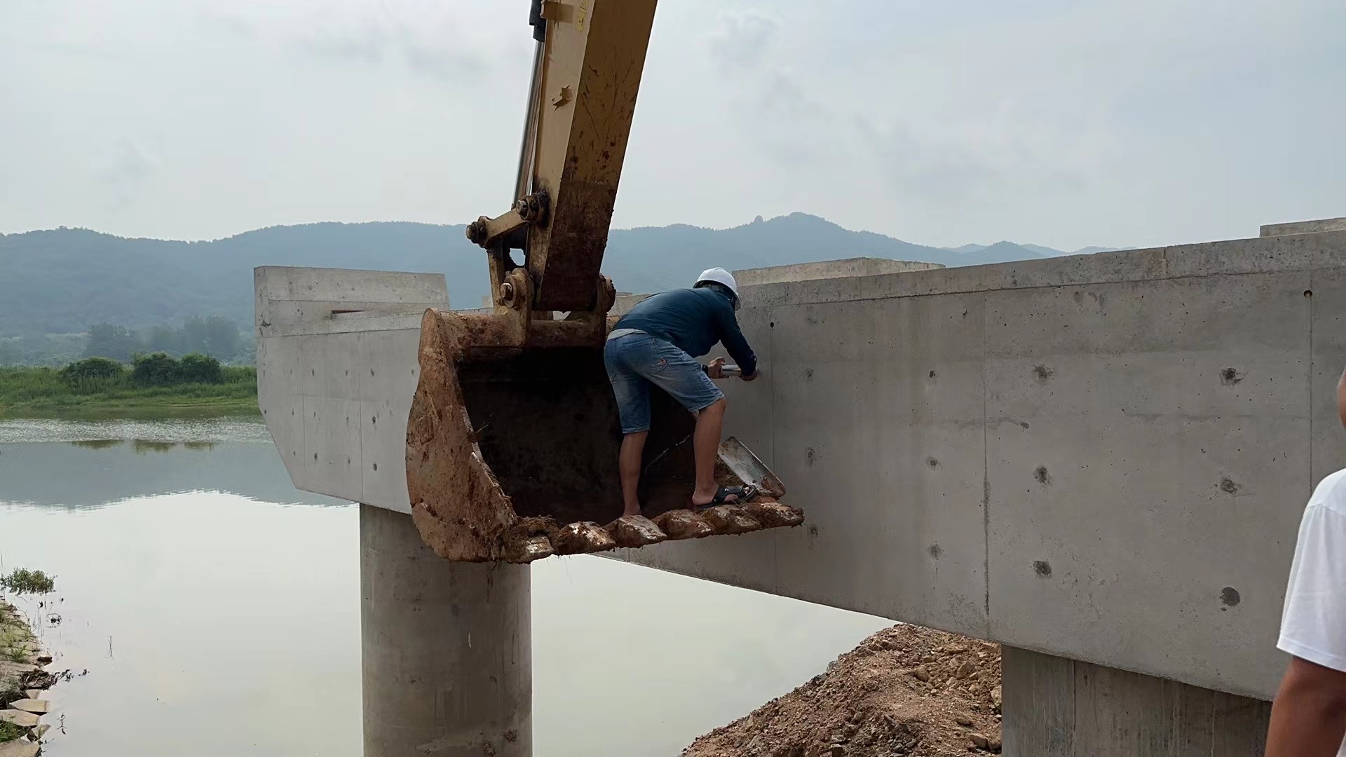 s465羅湖大橋連接線回彈強度檢測